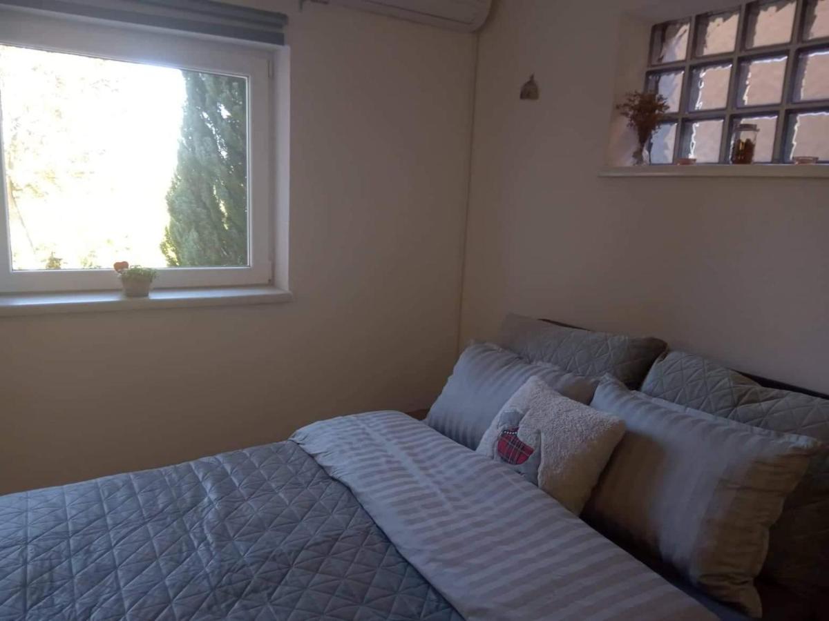 Chez Marthe, Organic Farm Stay Knin Exterior photo